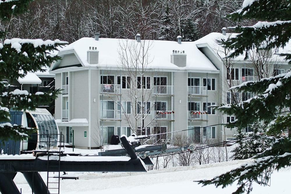 Condo 305 33 Chemin Du Hameau By Les Chalets Alpins Stoneham Exterior photo