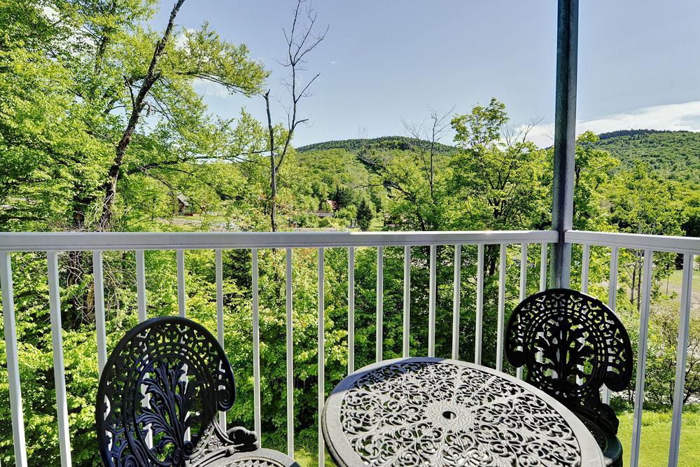 Condo 305 33 Chemin Du Hameau By Les Chalets Alpins Stoneham Exterior photo